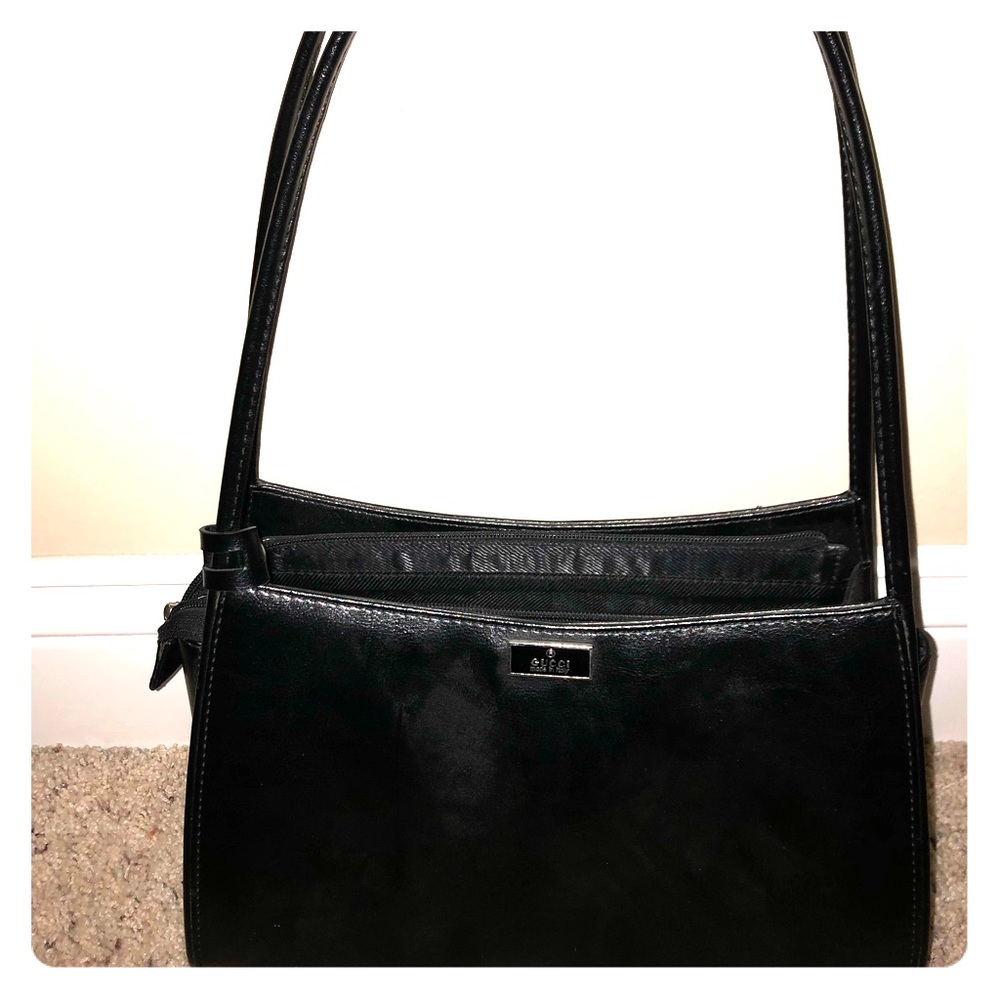 Structured shoulder bag.